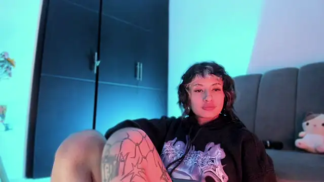 vandalovee_ Adlı Modelin Canlı XXX Sohbeti