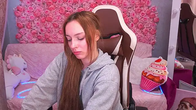 LizzaMoonn XXX чат на живо