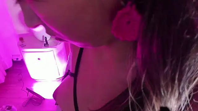 LezyTompson 现场XXX聊天