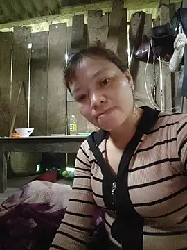 lya_sexyy élő XXX-chatje