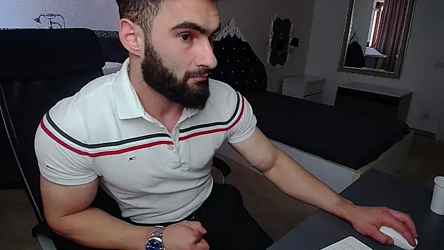 Онлайн чат XXX MicahLane