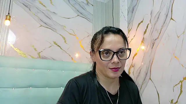 Chatroom XXX en direct de QueenSallyDesire