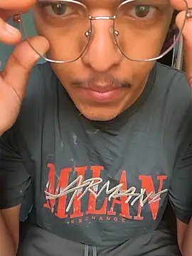 הופעת וובקאם של luciferlust