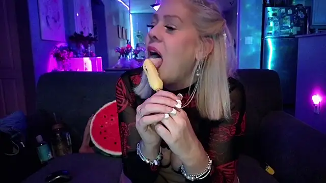 Lexi_Shocker: онлайн-секс-чат