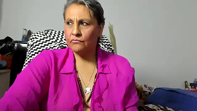 Chat +18 de merlyna_goldens ao vivo