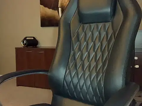 JuicyJoshy XXX чат на живо