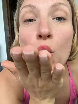 UmaTruewoman Chat XXX in diretta