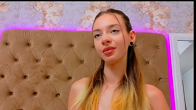 Chat +18 de CoraVex ao vivo