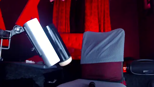 Show modela abrilbigcock na web-kameri
