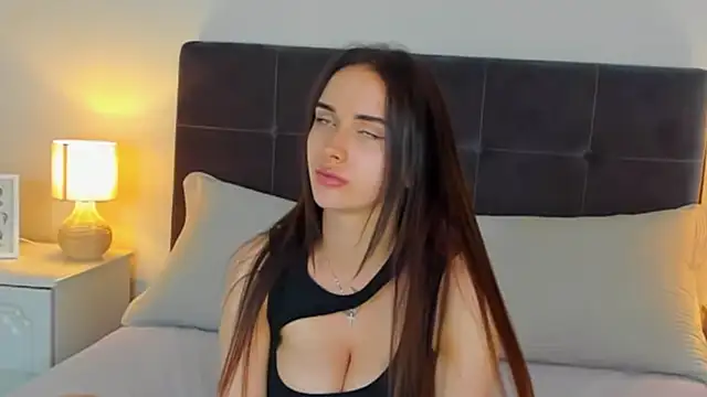 KellyWhites Chat XXX in diretta