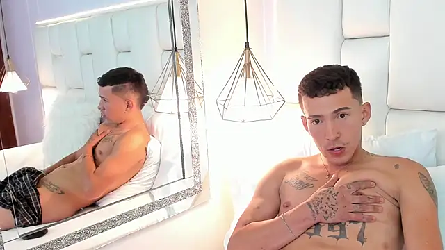 JustinWithe Adlı Modelin Canlı XXX Sohbeti