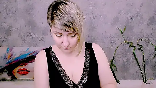 Djullia Live XXX-chat