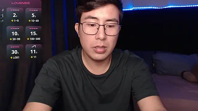andrewmhilton_'s Live XXX Chat
