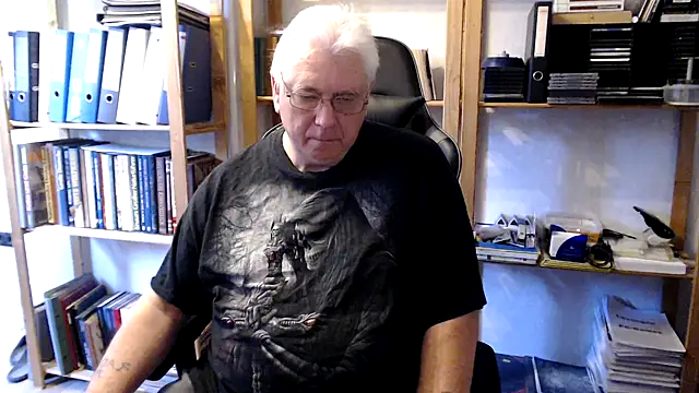 SchwanzhureXXL webcam show