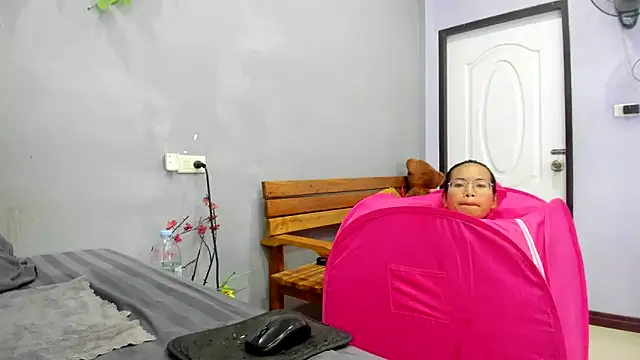 loveley_jenny Adlı Modelin Canlı XXX Sohbeti
