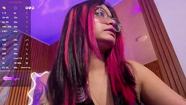 kristen_tay élő XXX-chatje