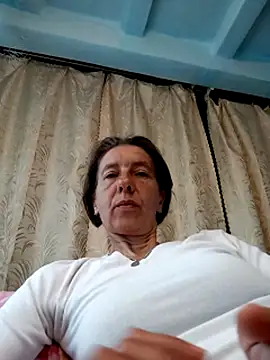 Tania9876: διαδικτυακό σόου στην κάμερα
