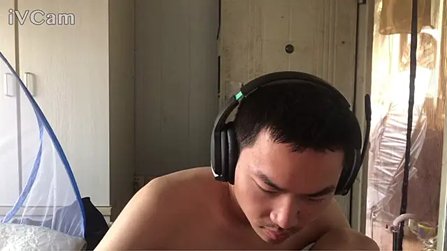 צ'אט XXX בשידור חי של dyjdddttj