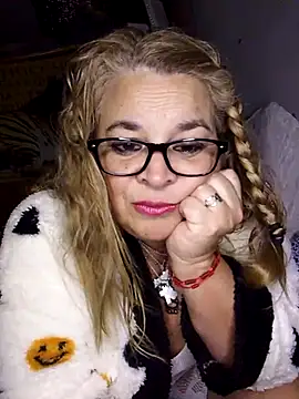 momismilf544 Adlı Modelin Canlı XXX Sohbeti