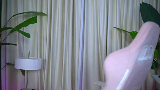FoxieJullia Webcam-Show