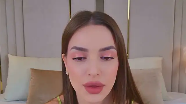 Chat +18 de BellaHalles ao vivo