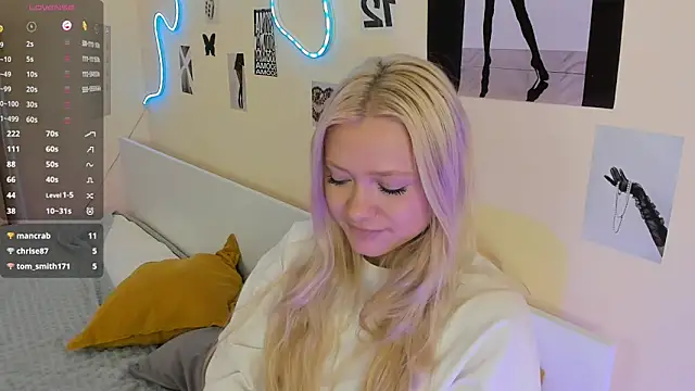 MidnightPoise's Live XXX Chat
