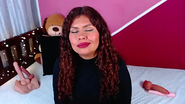 Chat +18 de Queenamazon1 ao vivo