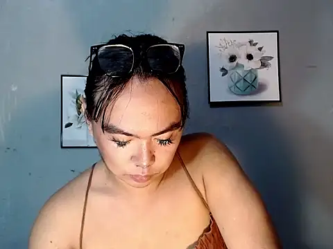 הופעת וובקאם של Asianblk_barbiedoll