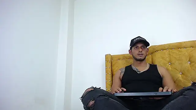 Chris_Dick23 Adlı Modelin Canlı XXX Sohbeti