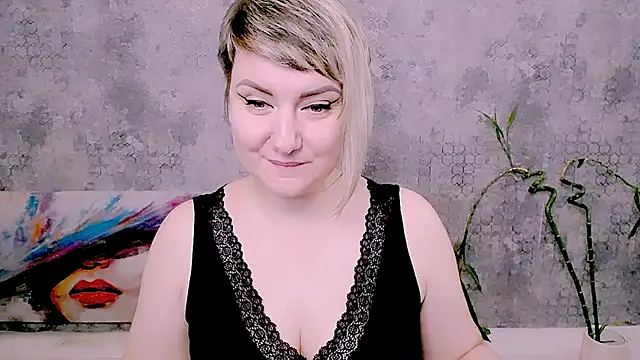 Djullia XXX чат на живо