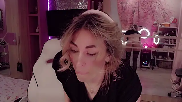 Chatroom XXX en direct de AnnieGOld_