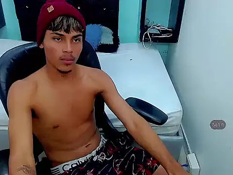 Angel_foxc13 élő XXX-chatje