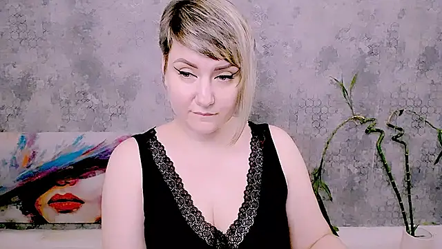 Djullia élő XXX-chatje