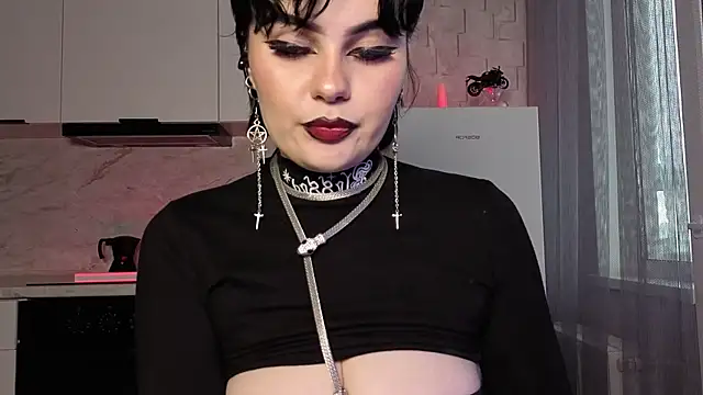 IntrigueYourDay's Live XXX Chat