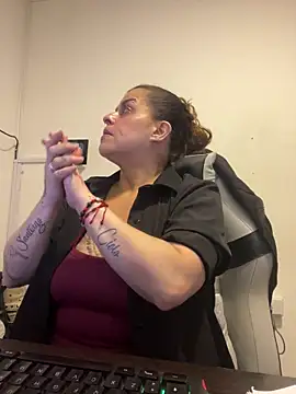 Chat XXX en directo de MiaHotboobs