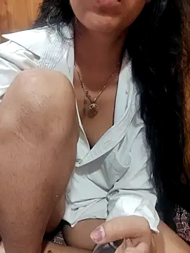 Koziekylie Adlı Modelin Canlı XXX Sohbeti