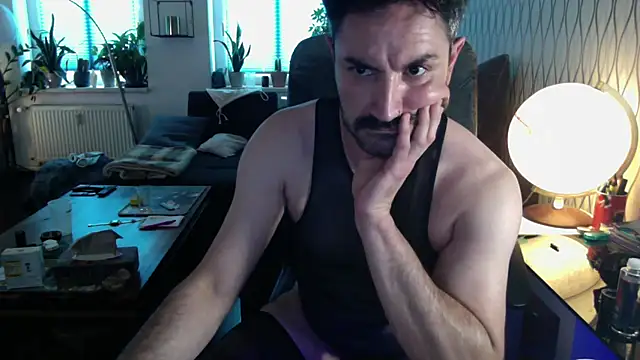 XXX chat uživo modela tomz0819
