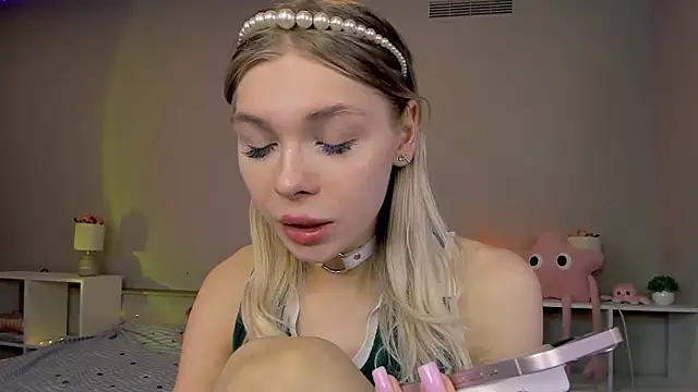 Blondy_Fina élő XXX-chatje