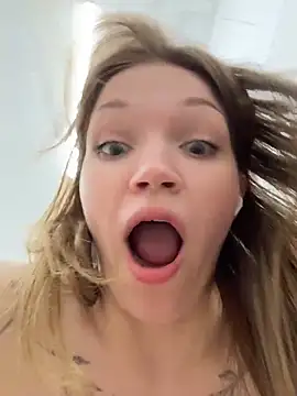 Show modela StreetSquirt na web-kameri