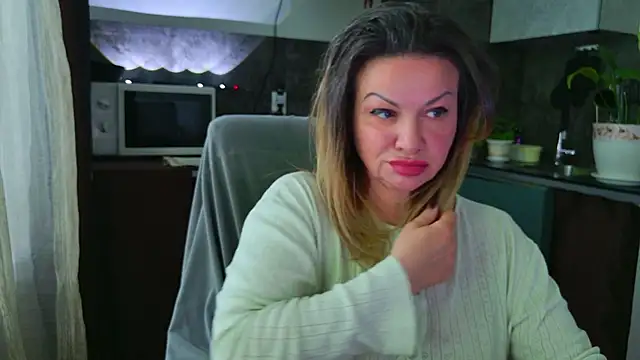 Chat +18 de MishaMILF ao vivo