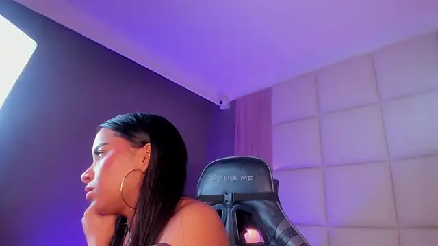 Chat +18 de carla_smellie ao vivo
