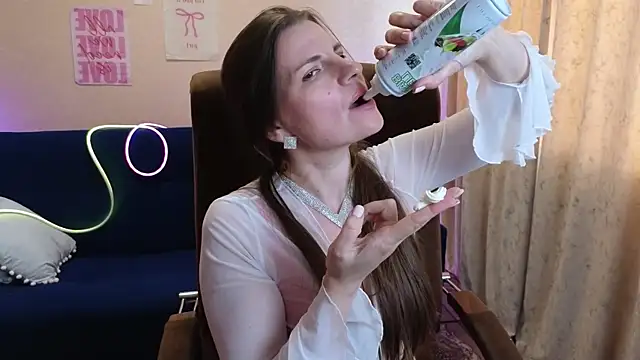 Živá chatovací místnost Mirabelle_Velvet