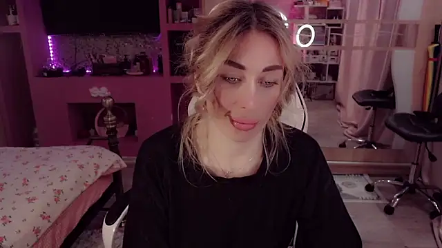 دردشة AnnieGOld_ الجنسية المباشرة