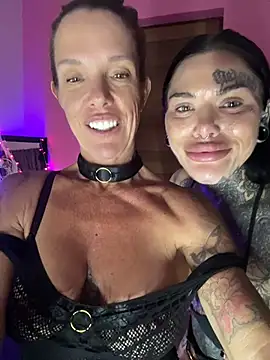 Chat +18 de mommyselenafit_ ao vivo