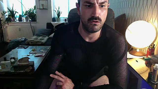 tomz0819 Adlı Modelin Canlı XXX Sohbeti