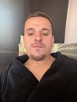 Huge_cock22cm 网络视讯表演