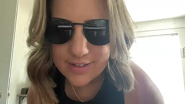 MsBelleWarick live XXX chat