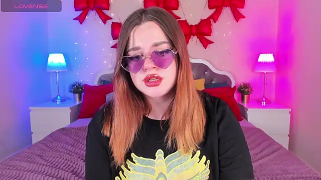 kira888soon – webcam-show