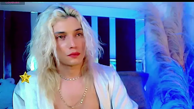 honey_skin Show in webcam