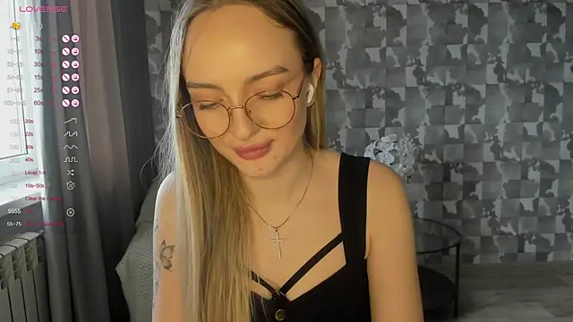 Chat +18 de A_delina ao vivo